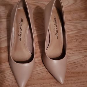 Nude Pointed Toe Pumps / Heels 5.5